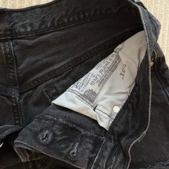 Black Denim Levi’s Women Shorts 501 - Picture 3 of 3